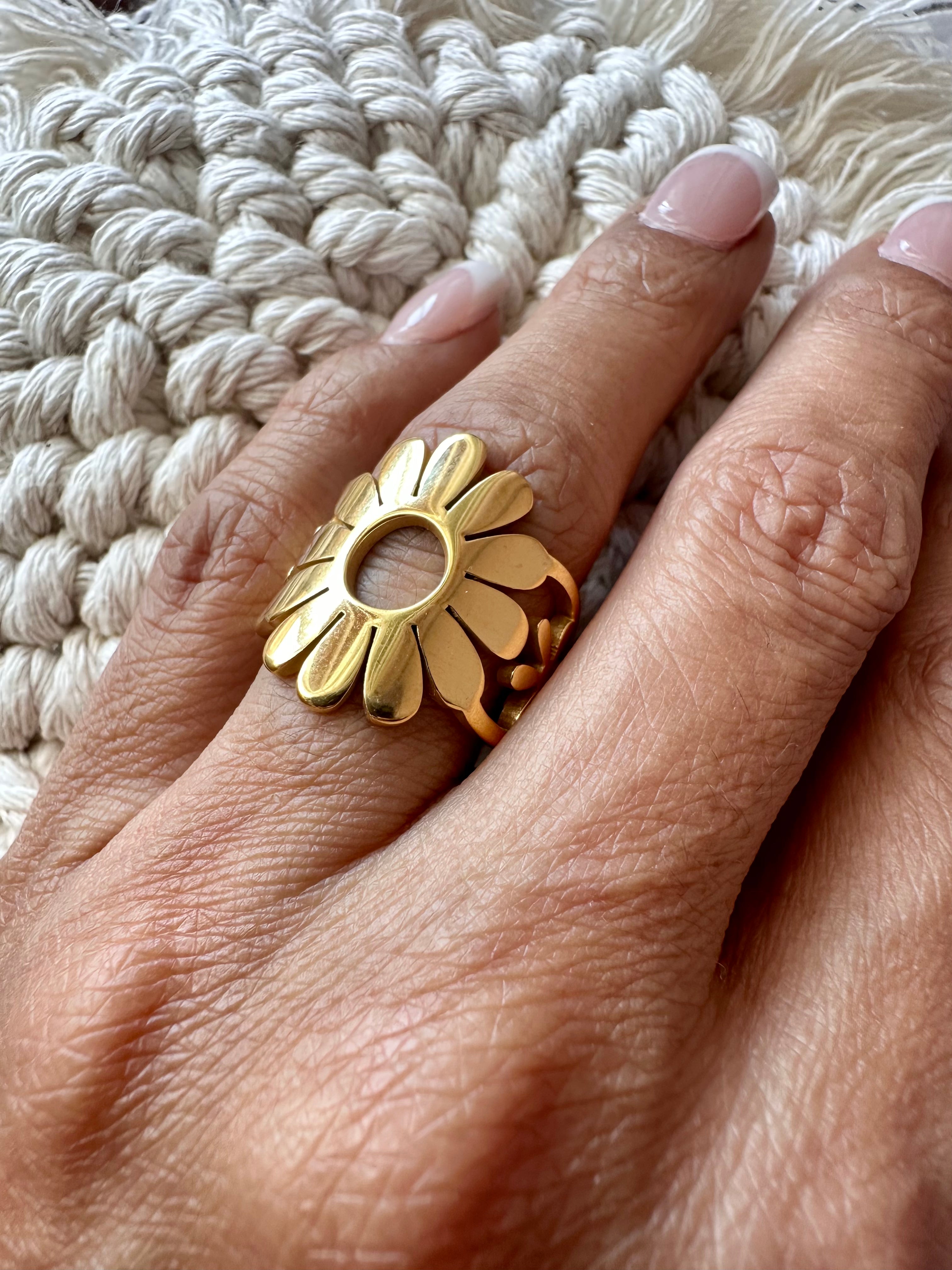Flower Ring - (Gold)