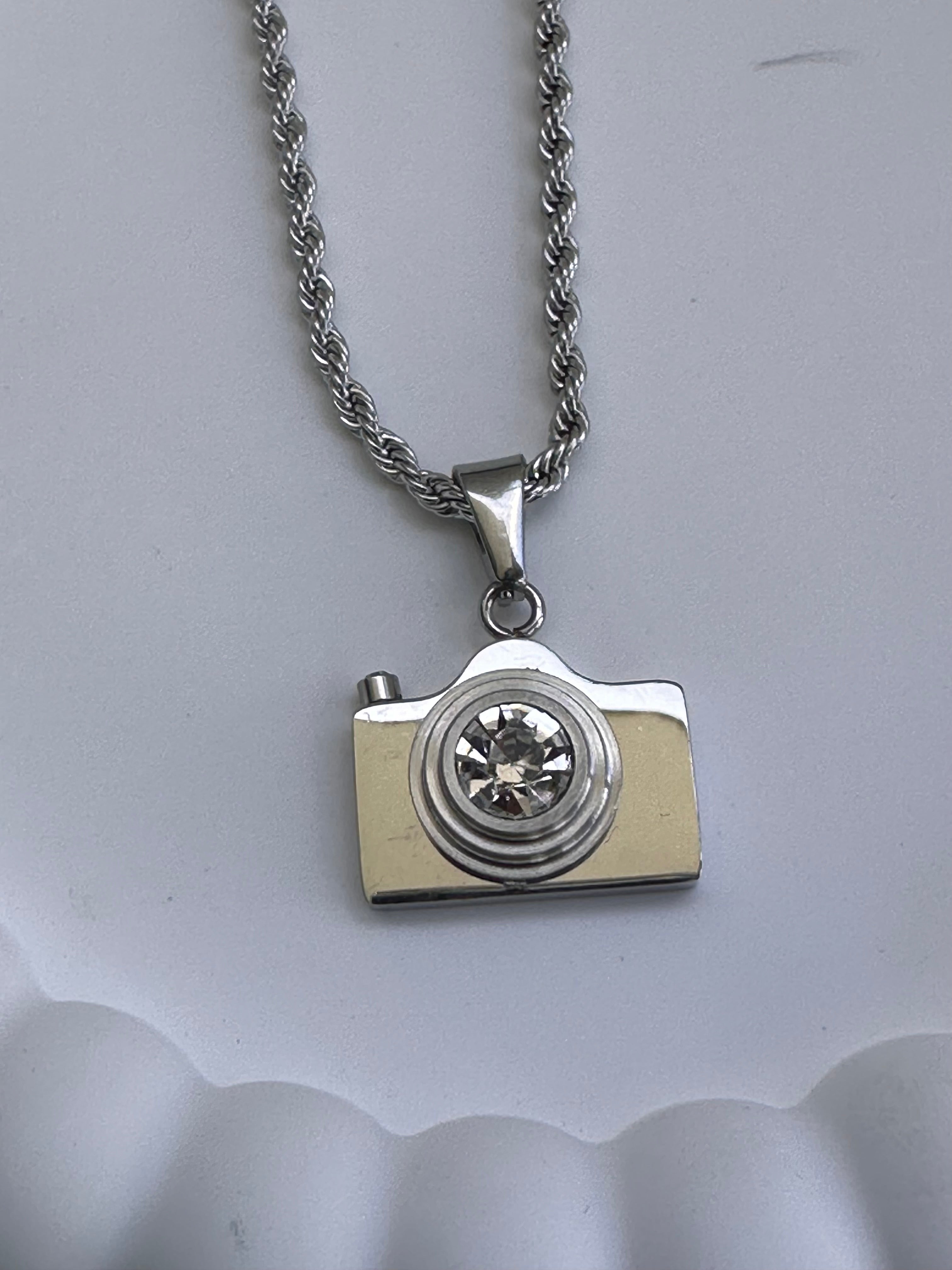 Luxe - Camera necklace (silver)