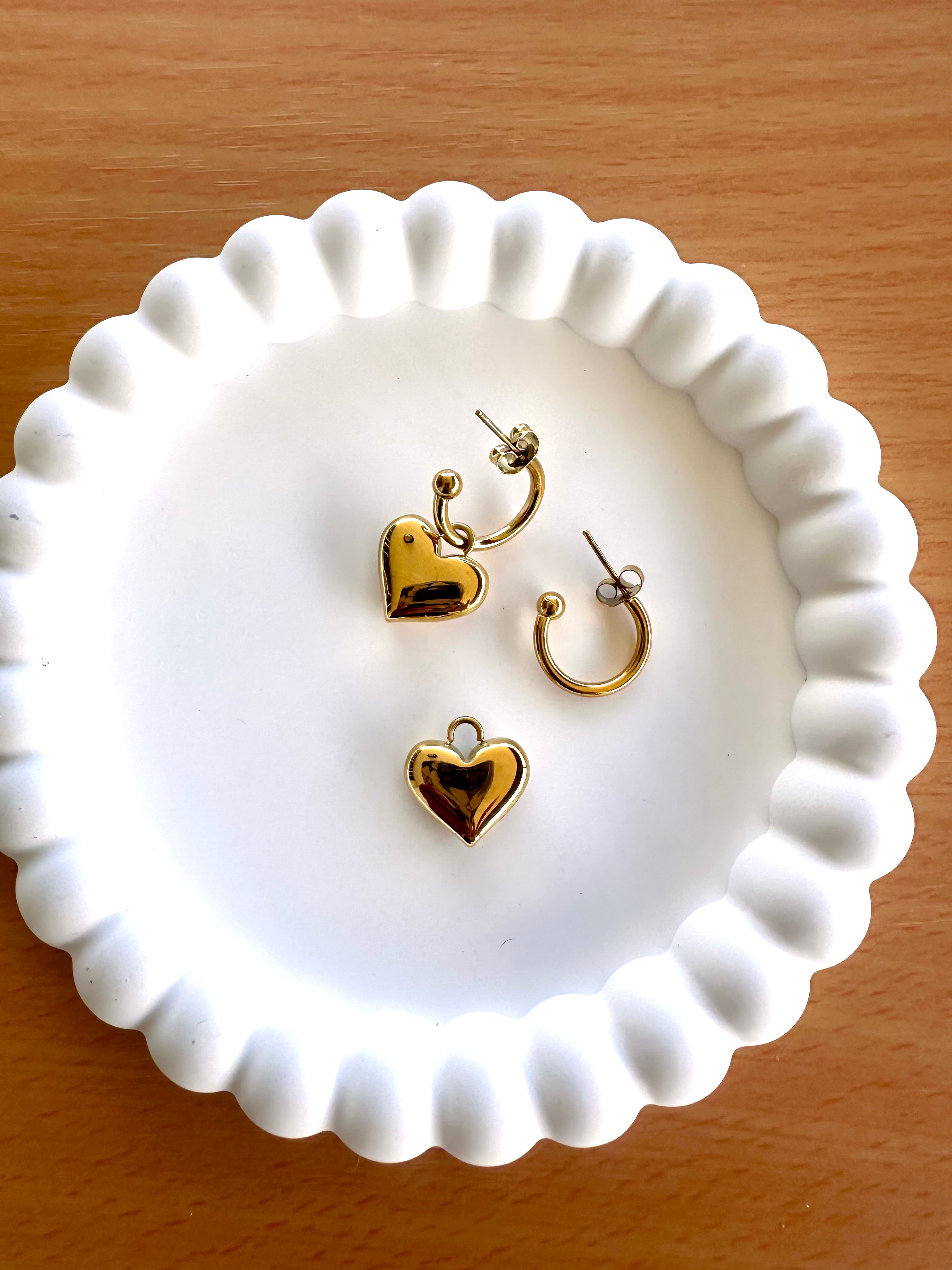LUXE EARRINGS - HEART HOOP (Gold)