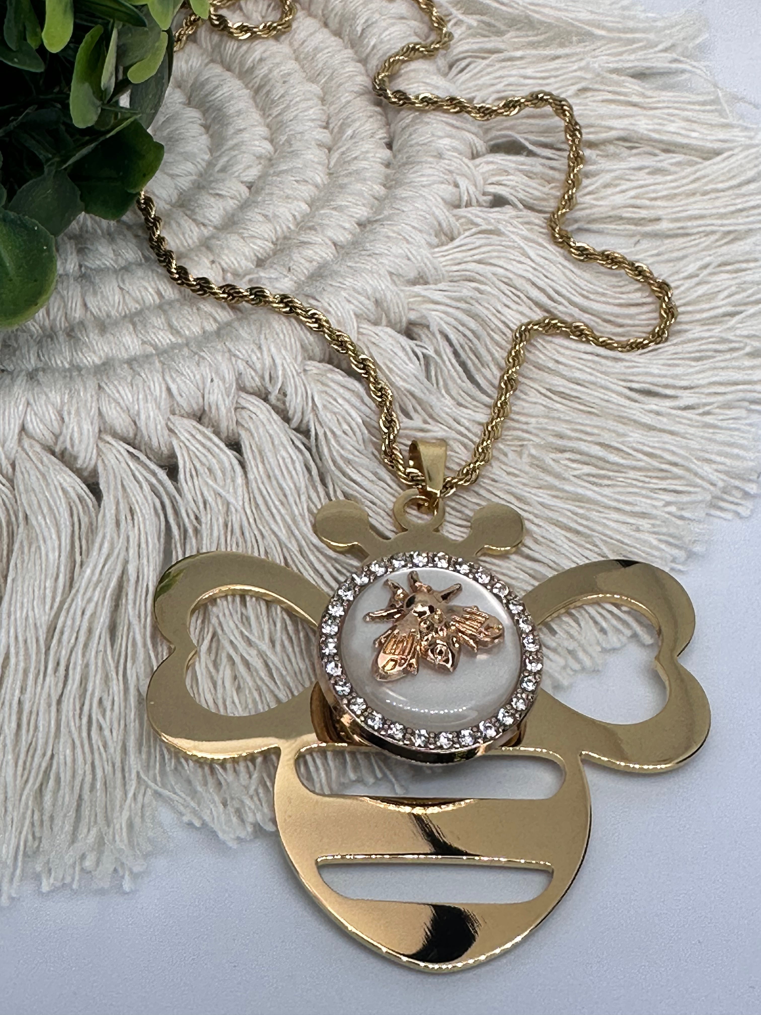 Luxe Pendant - Let it Bee