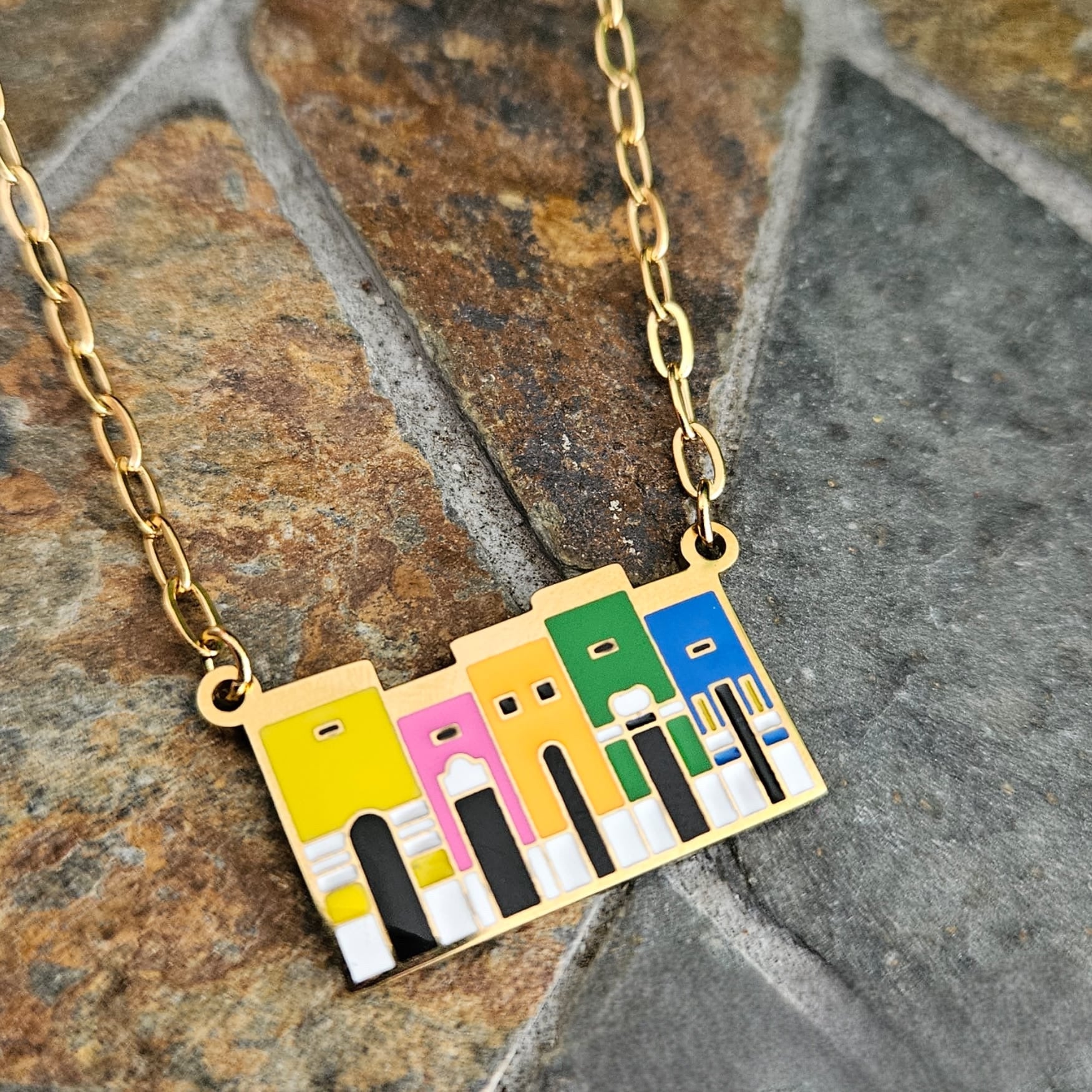 Las Casitas de San Juan Pendant (Gold)