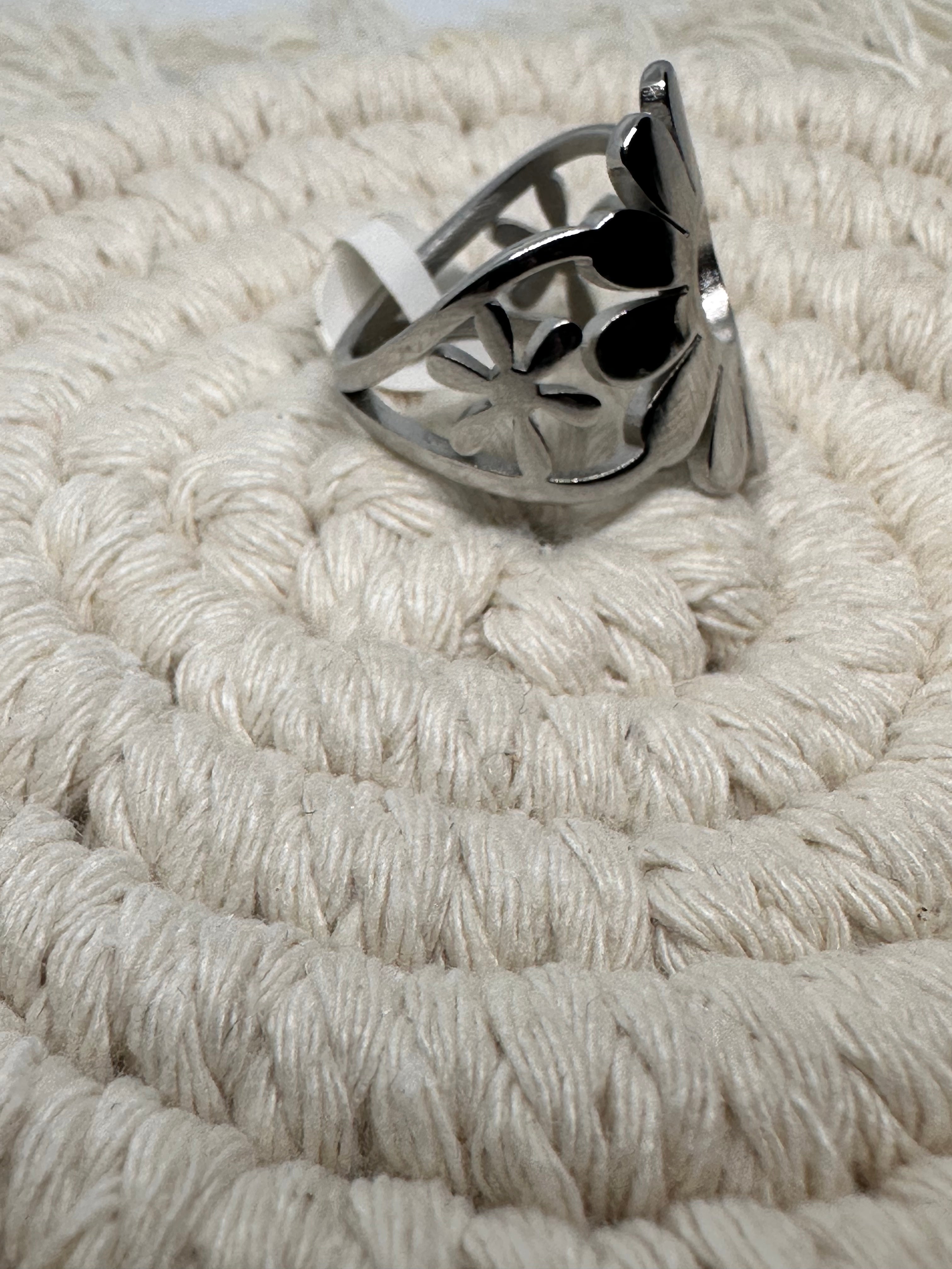 Flower Ring - (Silver)
