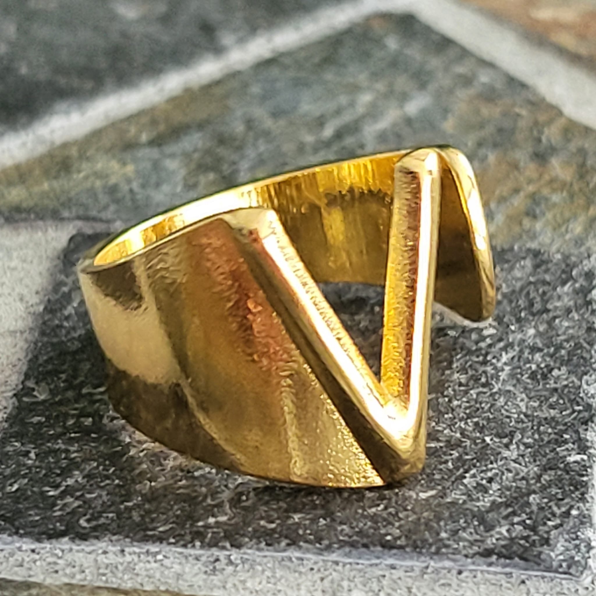 Luxe Ring - Initial- V
