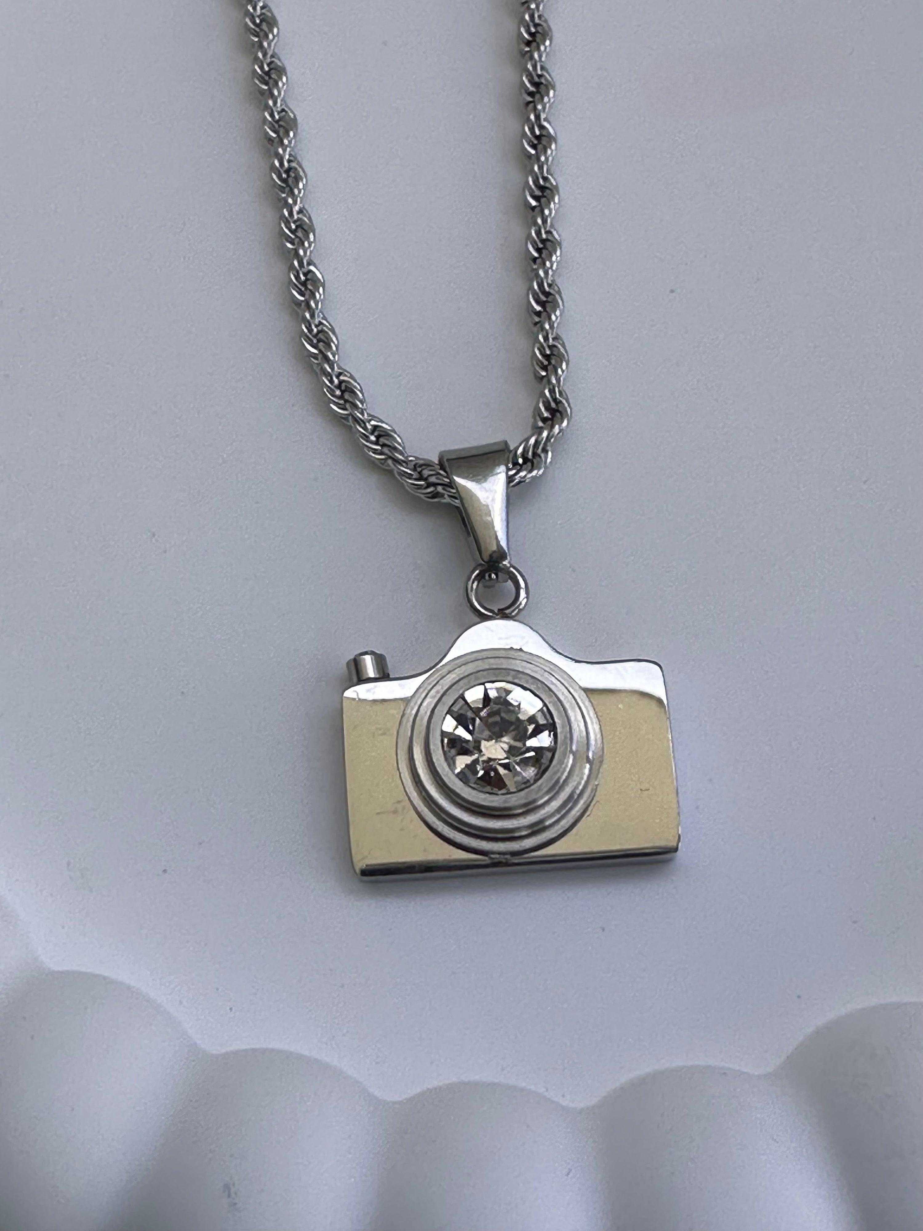 Luxe - Camera necklace (silver)