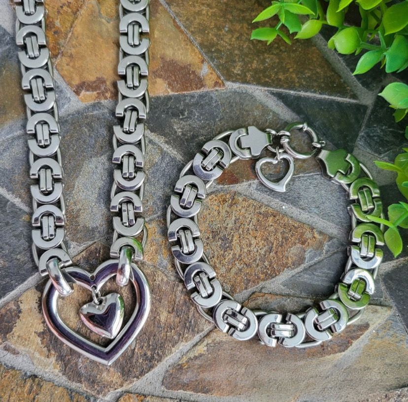 Stainless Steel Set - Love is Real (Silver)