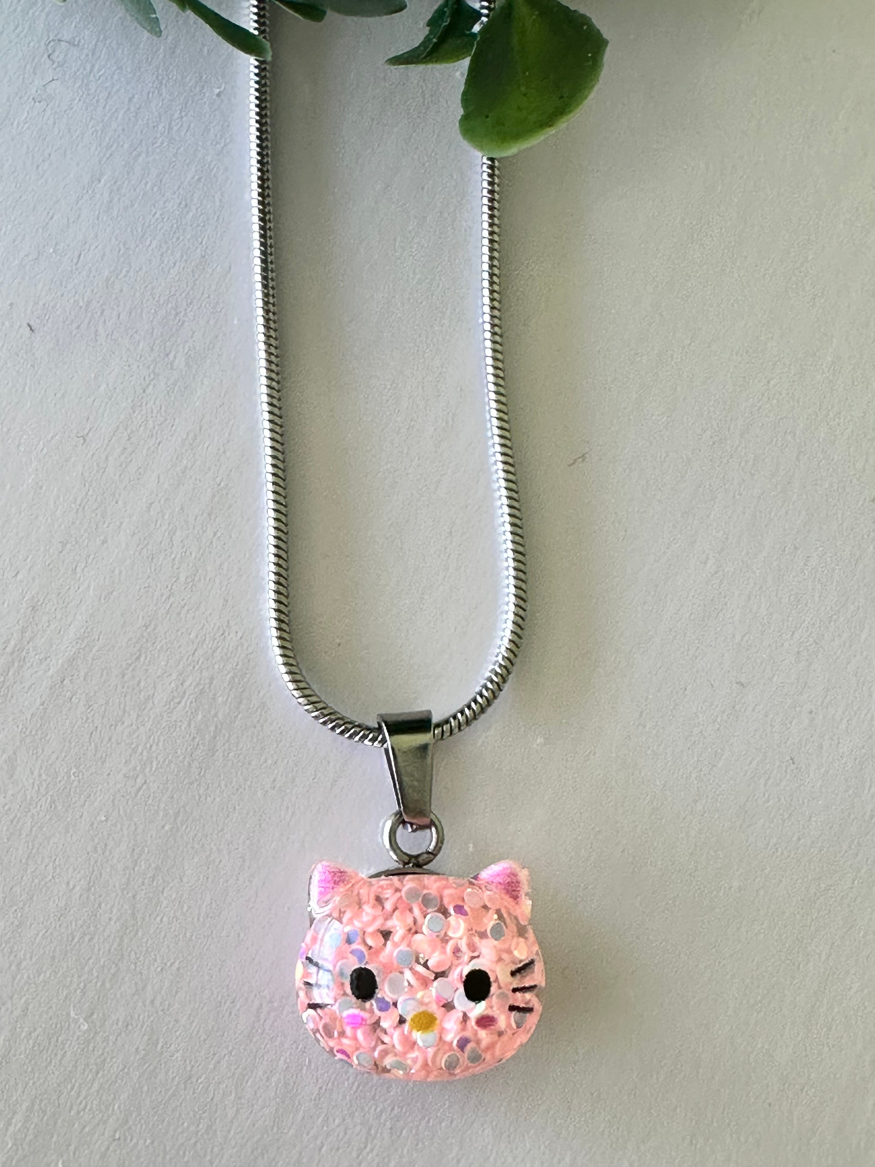 Extra small pendant with cat - silver