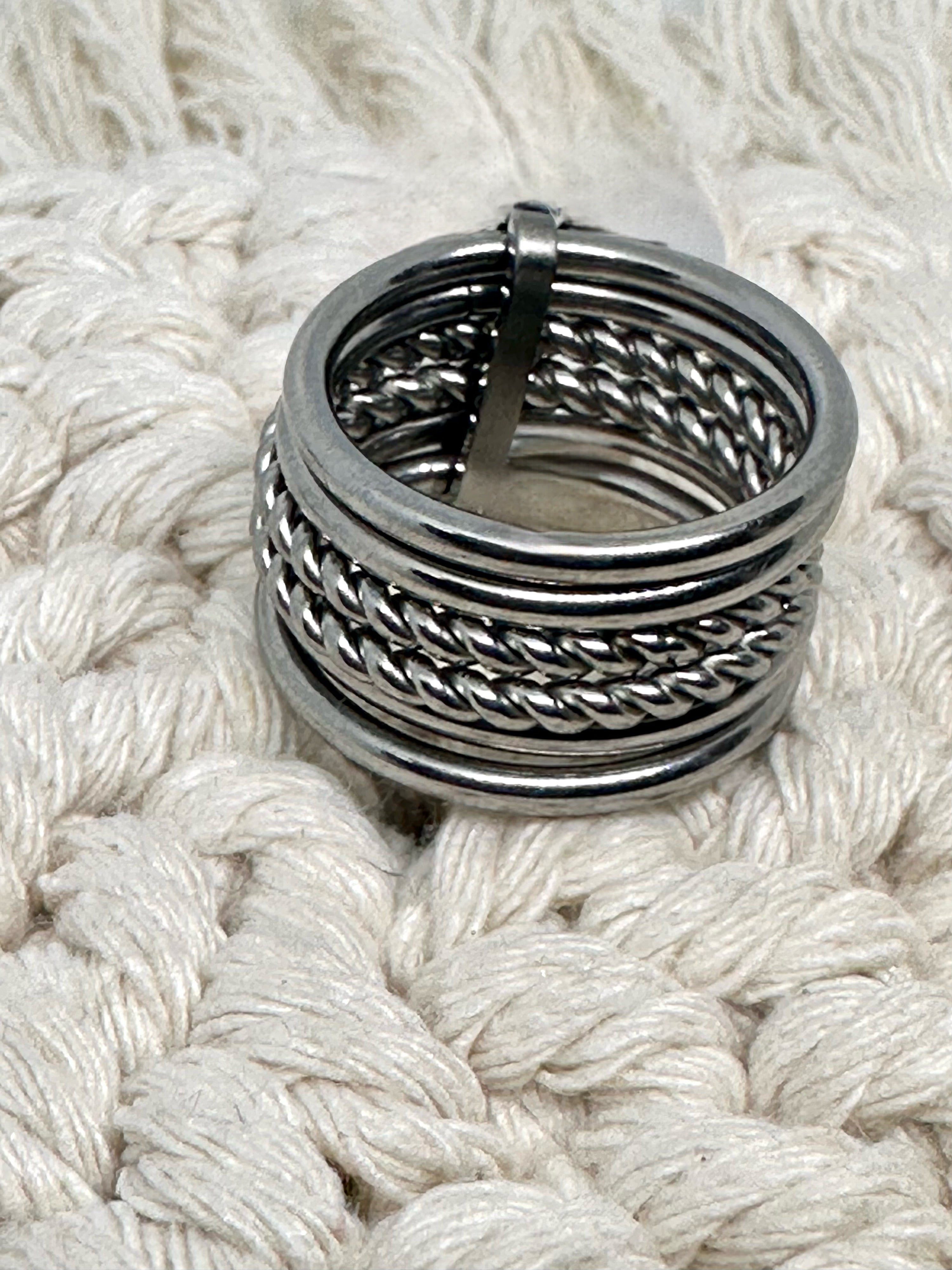 Six Circle Silver Ring with design