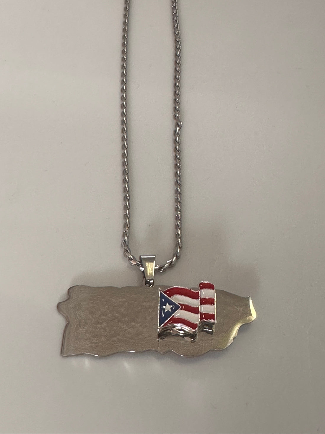 Collar de Puerto Rico 🇵🇷 con bandera - plateado