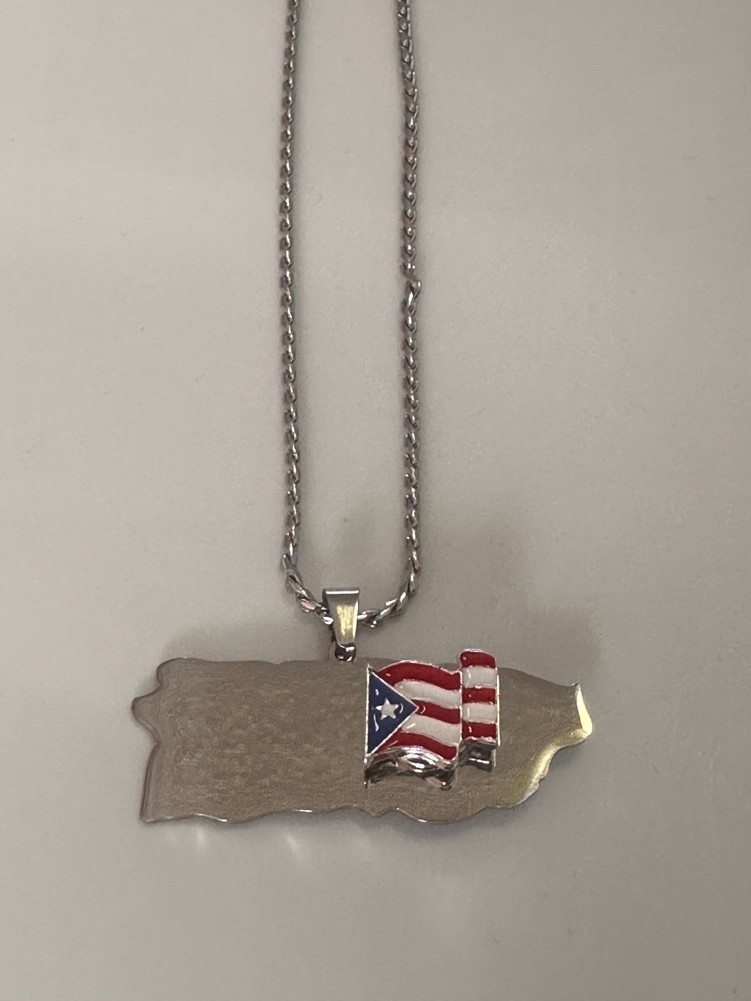 Collar de Puerto Rico 🇵🇷 con bandera - plateado