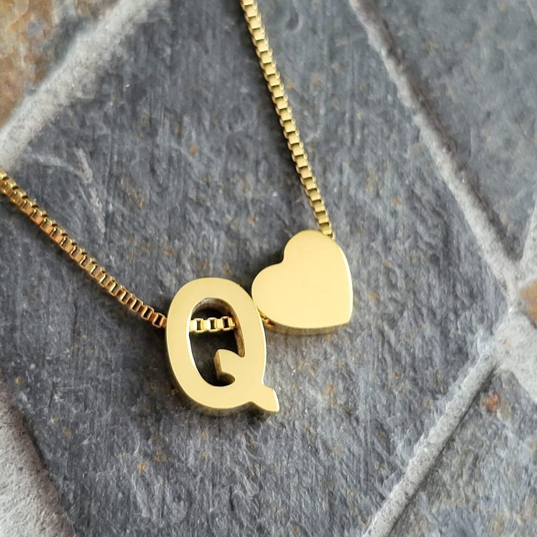 Necklace Initials Love - Q