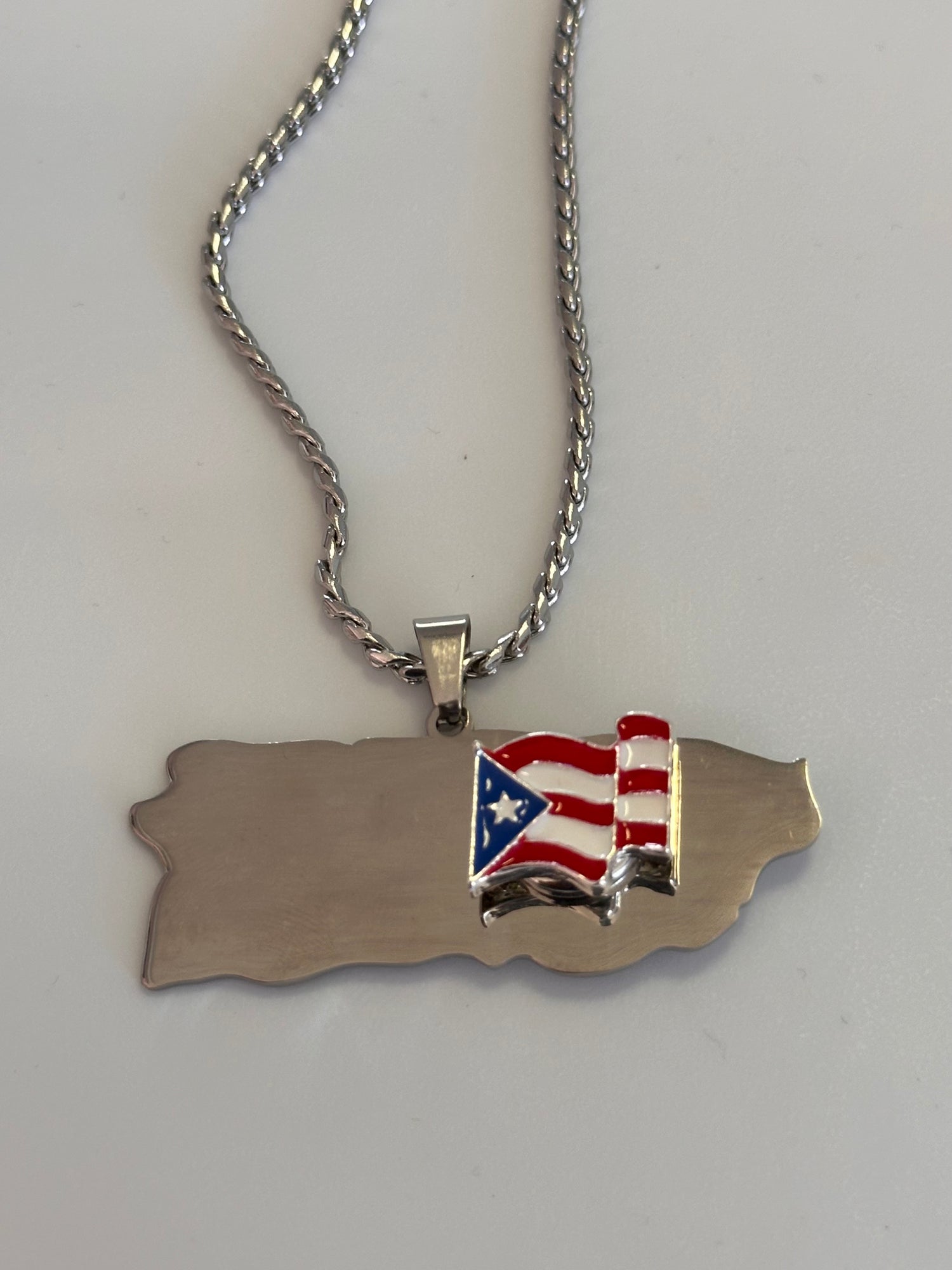 Collar de Puerto Rico 🇵🇷 con bandera - plateado